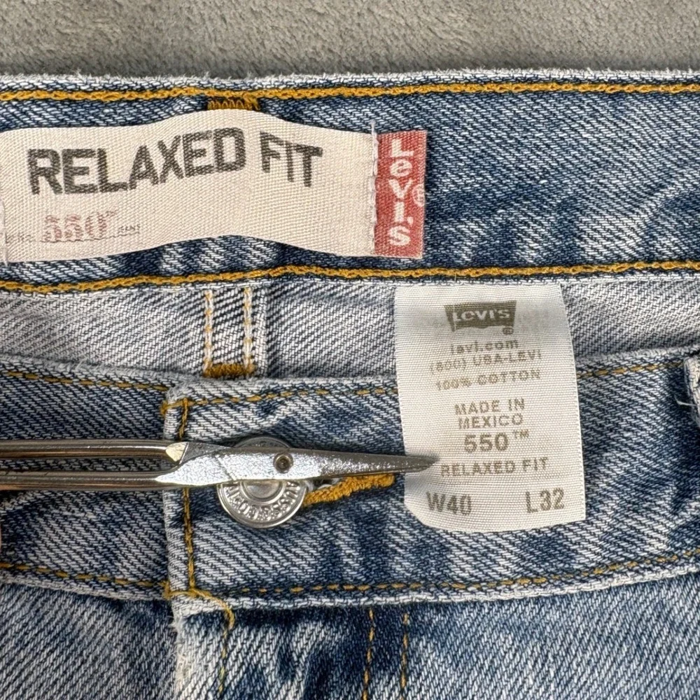 Levis 550 Relaxed Fit Jeans Mens 40x32 Light Wash Blue Denim Tapered